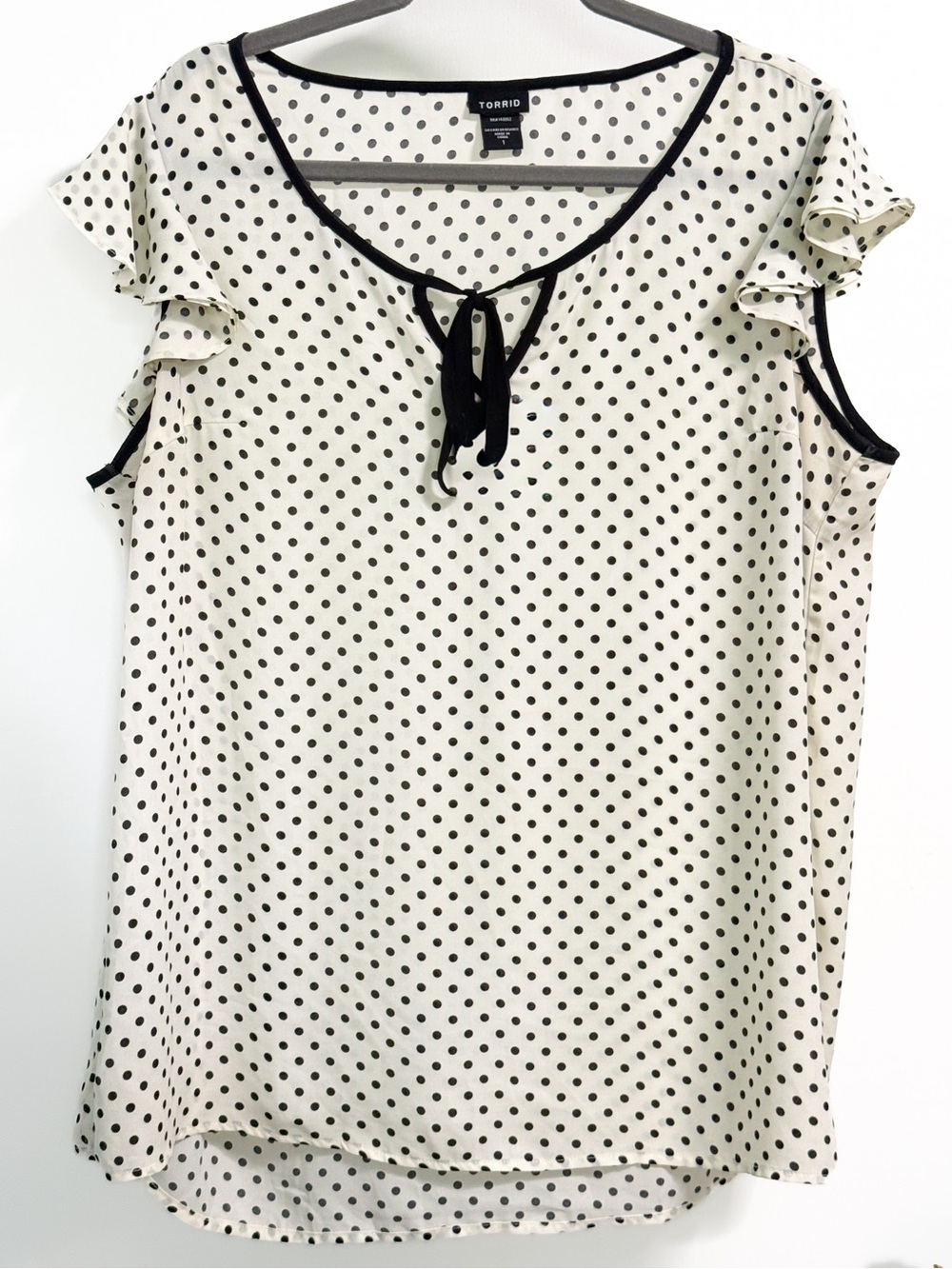 Torrid Polka Dot Flutter Sleeve Blouse Size 1 Ivory Black Tie Neck